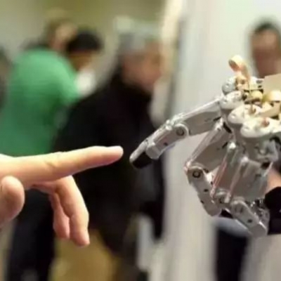 刘强东宣布：京东减员50%，每天工作3小时！